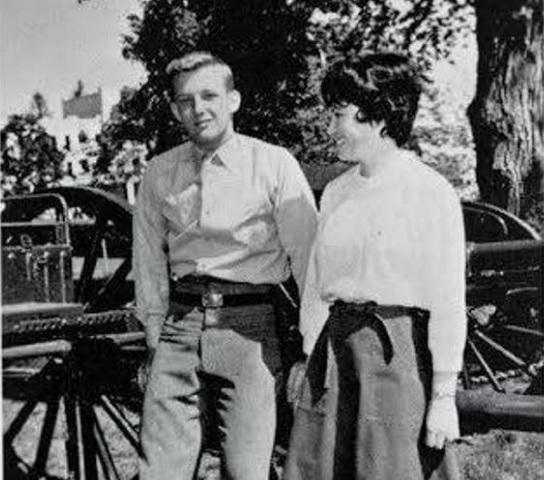 rong cuốn kỷ yếu của Học viện Quân đội New York năm 1964, Trump được gọi là "Ladies’ man"