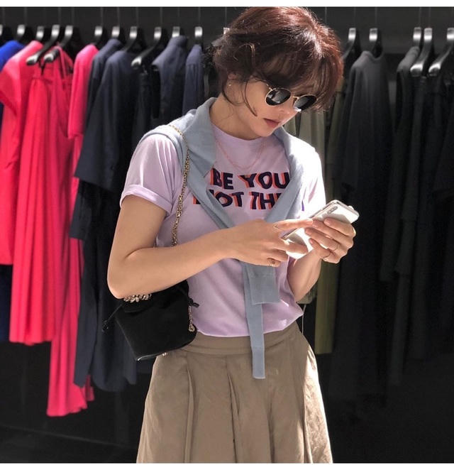 Nữ diễn viên 8x cố gắng sống thật bình thường và giản dị cùng con trai và bên bạn bè. 