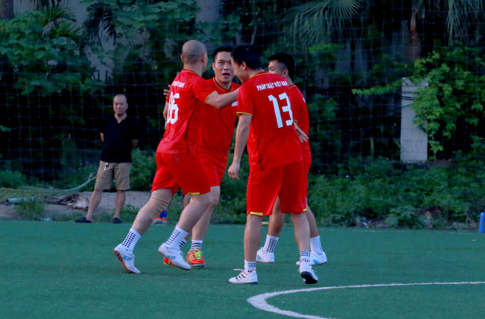 Vượt qua Báo Giáo dục và thời đại, Báo PLVN hiên ngang tiến vào trận bán kết gặp Báo CAND.