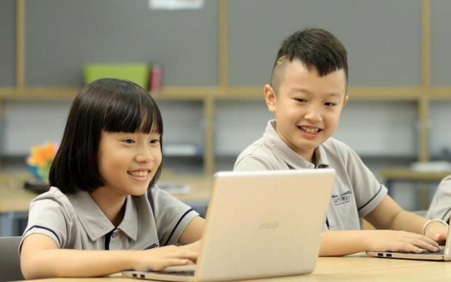 Bố mẹ hoang mang trước