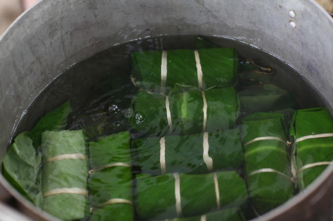 Rộn ràng hội thi gói, nấu bánh chưng bánh giầy