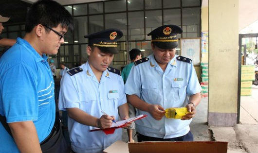 Đảm bảo số thu ngân sách là một áp lực không nhỏ đối với ngành Hải quan. (Ảnh minh hoạ)