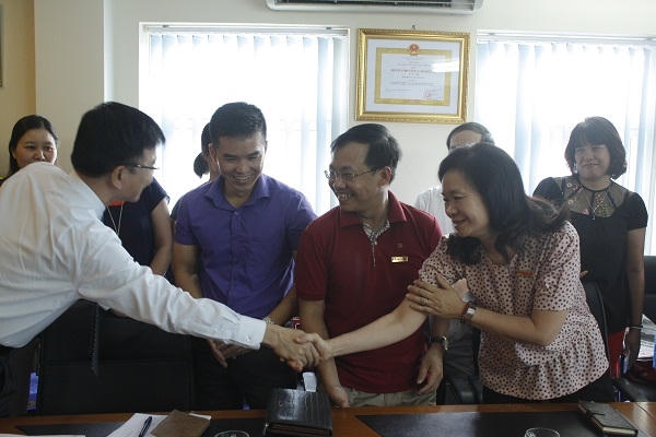 Bộ trưởng Bộ Tư ph&aacute;p thăm v&agrave; ch&uacute;c mừng B&aacute;o Ph&aacute;p luật Việt Nam nh&acirc;n ng&agrave;y b&aacute;o ch&iacute; C&aacute;ch mạng