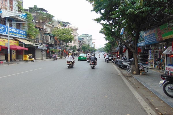 Những con phố đông đúc, nay thật êm ả.