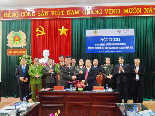 Ký Qui chế phối hợp bảo đảm an ninh, an toàn hệ thống truyền tải điện 220kV và 500kV trên địa bàn tỉnh Bắc Kạn