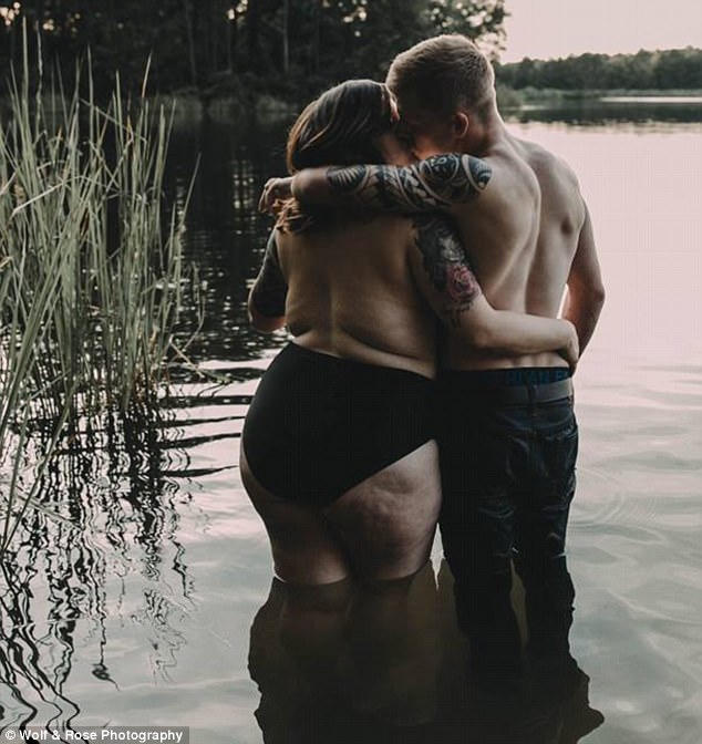 Bộ ảnh này đã nhanh chóng lan truyền trên mạng và được cư dân mạng nhiều quốc gia biết tới.