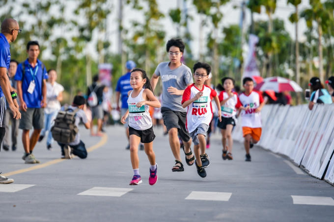 Tại giải Marathon Quốc Tế TP. Hồ Chí Minh Techcombank, ban tổ chức thiết kế đường chạy dành cho cả gia đình, công ty, bạn bè có thể cùng chạy.
