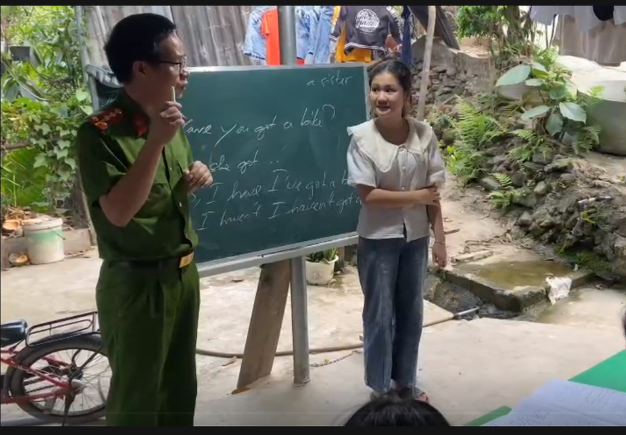 Mô hình lớp học tiếng Anh miễn phí đã minh chứng rằng: Khi sự nhiệt huyết bừng lên, mọi rào cản đều không ngăn bước các em tiếp cận tri thức.