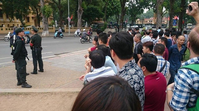 Lực lượng an ninh kiểm tra nghiêm ngặt trên các tuyến đường. (Ảnh: Dân trí)