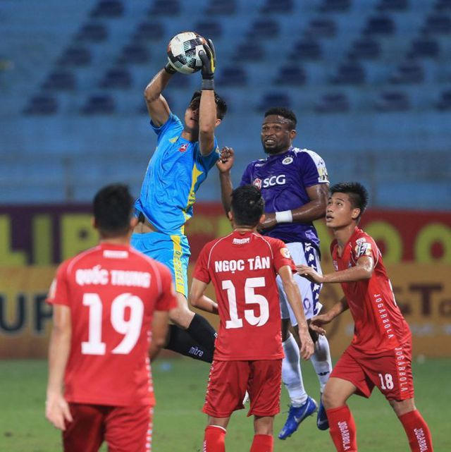 Thủ môn trẻ Nguyễn Văn Toản đang thi đấu rất hay trong màu áo CLB Hải Phòng tại V-League