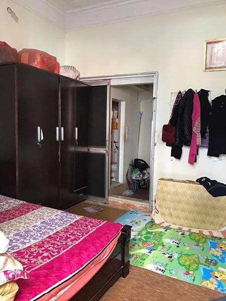 Tầng 2 của căn nhà gồm phòng ngủ và nhà vệ sinh đầy đủ tiện nghi, thoáng, đẹp.