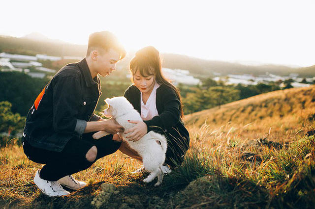 Không biết trước tương lai sẽ xảy ra những gì nhưng với cặp đôi này gặp nhau là cái duyên và bên nhau là do nợ. Họ quan niệm tận hưởng giây phút ngọt ngào của hiện tại, trân trọng đối phương và cùng cố gắng vì ngày mai.