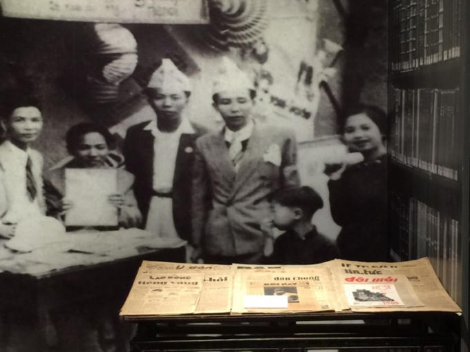 Nhiều tờ báo được xuất bản vào thời điểm từ năm 1945 trở đi cũng được giới thiệu tại triển lãm.