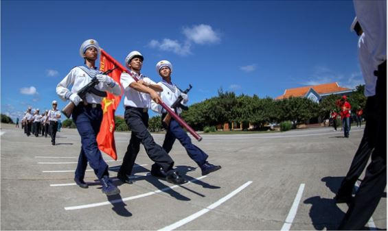 Nhân dịp kỷ niệm 63 năm ngày Giải phóng Thủ đô (10/10/1954 – 10/10/2017), Trường Đại học Sân khấu - Điện ảnh Hà Nội tổ chức Triển lãm ảnh với tựa đề “Trường Sa xin đến một lần”.Có hơn 70 kiều bào Việt Nam ở nước ngoài trở về từ 22 quốc gia và vùng lãnh thổ có dịp được gặp gỡ, giao lưu với những người con kiên trung của Tổ quốc nơi đầu sóng ngọn gió. Triển lãm trưng bày hơn 70 tác phẩm ảnh.