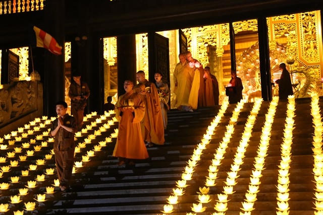 Ninh Bình: Đêm hội hoa đăng cầu Quốc thái Dân an tại chùa Bái Đính