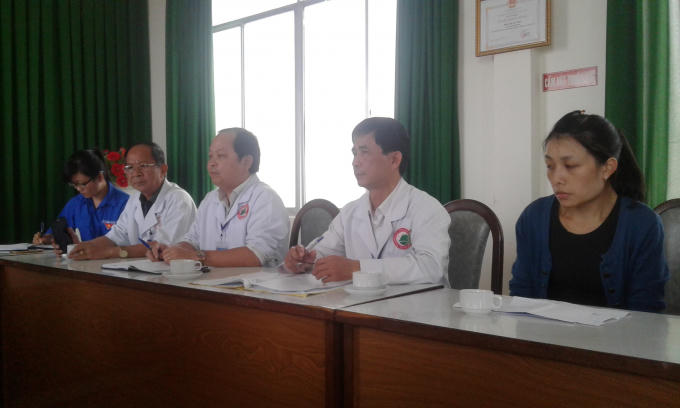 Lãnh đạo Bệnh viện Đa khoa Lâm Đồng trao đổi với phóng viên ngày 16/10.