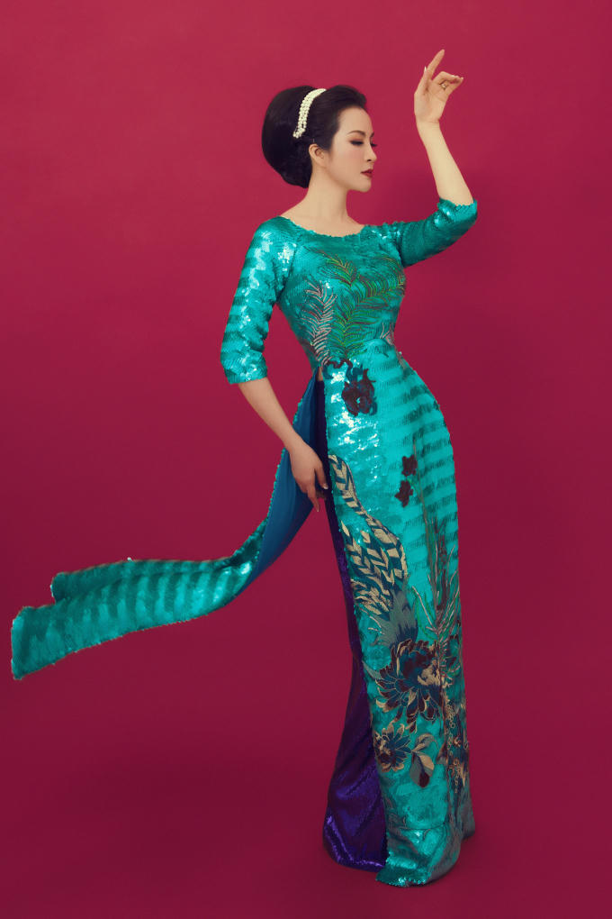 MC Thanh mai sang trọng kiêu sa trong những mẫu áo dài cách tân