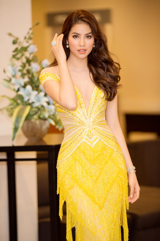 Phạm Hương diện váy đẹp ngỡ ngàng, được bổ nhiệm thành Đại sứ Nhật Ngữ