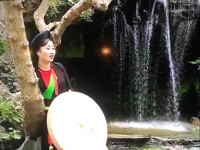 Thúy Hoàn trong một dân ca.