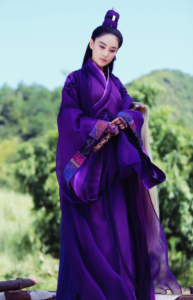 Lý Mạc Sầu là cô gái xinh đẹp, tận hiến cho tình yêu nhưng cuối cùng nhận về kết cục bi thảm.  