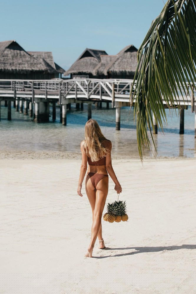 Siêu mẫu cao 1m80 Tori Praver nóng bỏng 'chết người' với áo tắm - ảnh 2