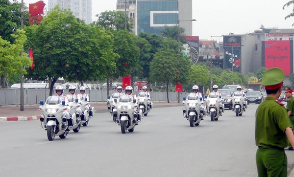 Tường thuật ngày làm việc đầu tiên của Obama tại Hà Nội