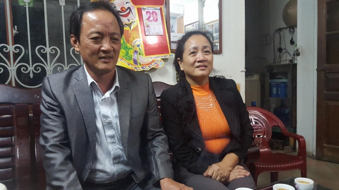 Vợ chồng ông Nguyễn An Biên và bà Trần Thị Khê trình bày trước khoản nợ "khổng lồ" đang đổ lên đầu từ Ngân hàng VP Bank.