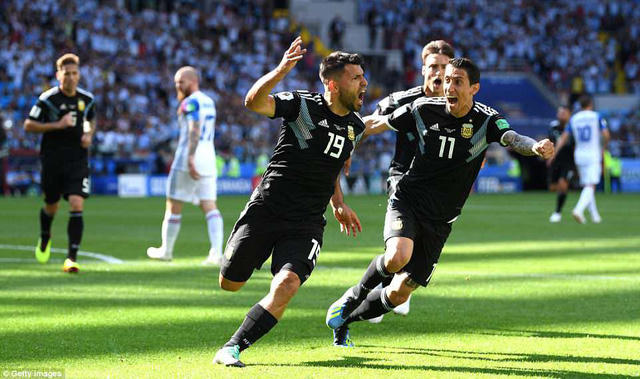 Trước đó ở phút 19, Sergio Aguero mở tỷ số 1-0 cho Argentina. Ảnh: Getty Images