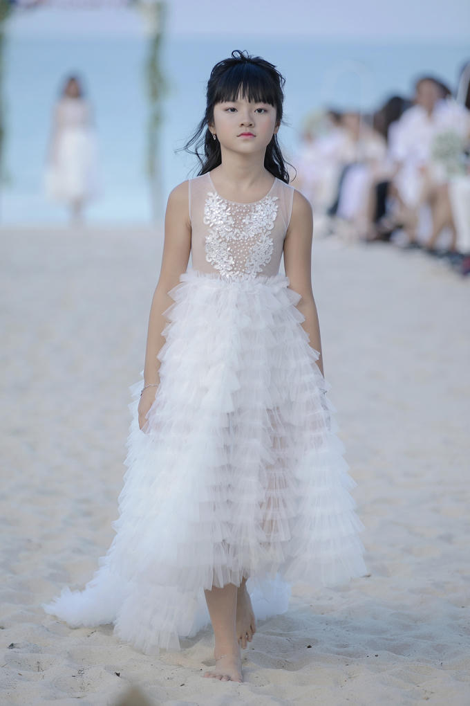 Bị chuẩn đoán cong cột sống, Xuân Lan vẫn dốc hết tâm huyết cho show thời trang nhí