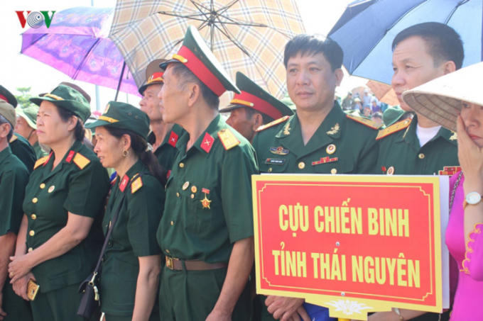 Lễ thượng cờ Ngày hội thống nhất non sông, là dịp để tôn vinh những chiến công bất tử, những hy sinh của quân dân ta thực hiện di huấn thiêng liêng của Chủ tịch Hồ Chí Minh “Nước Việt Nam là một, dân tộc Việt Nam là một, sông có thể cạn, núi có thể mòn, song chân lý ấy không bao giờ thay đổi”