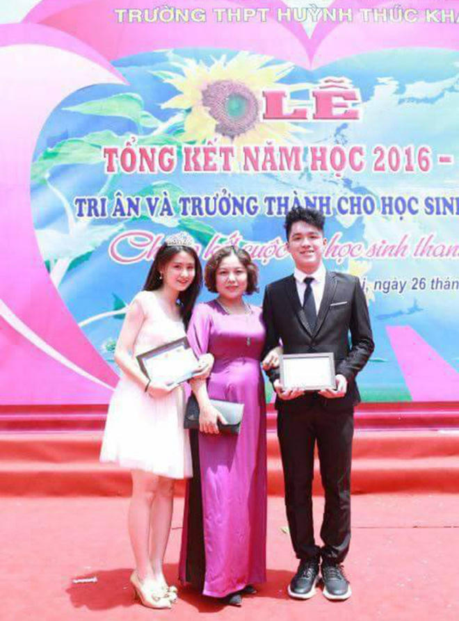 Nữ sinh 2000 bất ngờ nổi tiếng chỉ sau 1 khoảnh khắc mỉm cười lướt qua ống k&iacute;nh!