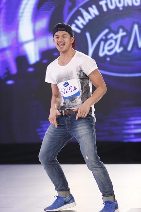 Quán quân Trọng Hiếu tại vòng thử giọng của Vietnam's Idol 2015.