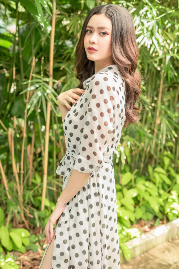 &nbsp;Trương Quỳnh Anh cũng h&eacute; lộ l&agrave; đang r&aacute;o riết thực hiện v&agrave; cho ra mắt dự &aacute;n mới trong thời gian tới. Sau những sản phẩm ấn tượng, MV mới của Trương Quỳnh Anh hứa hẹn l&agrave; bản hit mới của c&ocirc; trong thời gian tới.