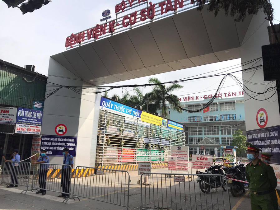 NÓNG: Bệnh viện K Trung ương tạm thời phong tỏa cả 3 cơ sở để, Thứ trưởng Bộ Y tế nói có 10 ca dương tính SARS-CoV-2 - Ảnh 2.