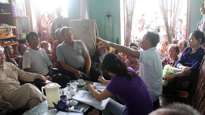 Gia đình bị cáo, bị hại đi kêu oan cho ông Trần Văn Vót suốt 24 năm. (Ảnh: báo Tuổi trẻ)