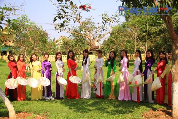 Ngắm loạt ảnh top 15 Người đẹp Ảnh Việt Nam khoe sắc trong t&agrave; &aacute;o d&agrave;i truyền thống