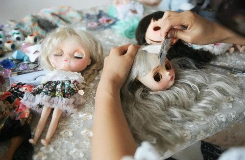 Nữ sinh kiếm bộn tiền nhờ nghề chơi cùng búp bê