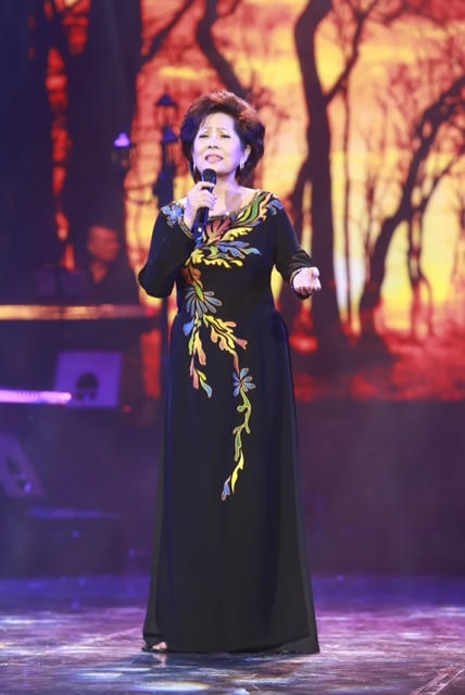 “Nhạn trắng gò công” Phương Dung: Tôi muốn trở về vì tôi là người Việt Nam