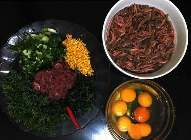 Nguyên liệu để làm món chả rươi.