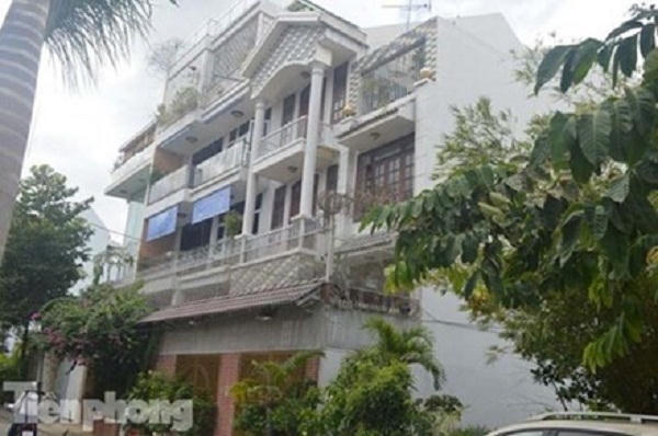 Biệt thự được cho là của ông Giang Văn Hiển (SN 1950, bố của Giang Kim Đạt) tại phường Bình An, quận 2, TPHCM Bố đẻ của Giang Kim Đạt bị truy tố về tội rửa tiền.