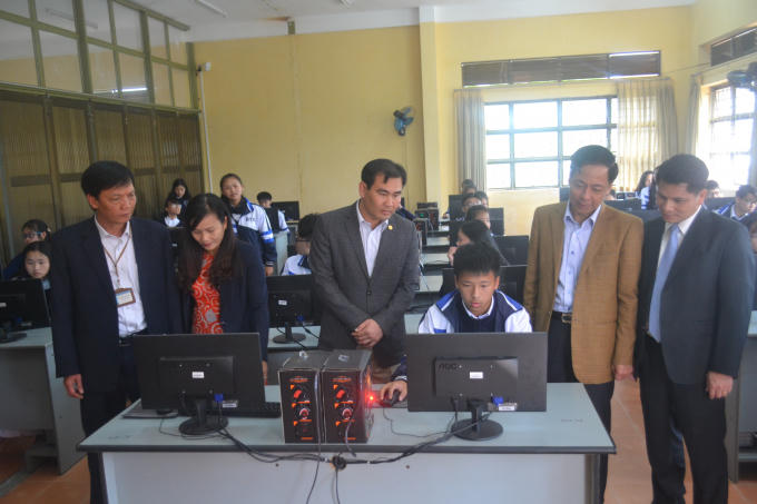 Học sinh Trường THPT Bùi Thị Xuân thử nghiệm phần mềm trực tuyến trước khi thi chính thức cấp trường.