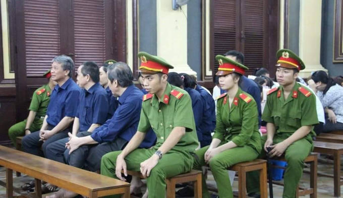 Các bị cáo tại phiên tòa ngày 21/5.