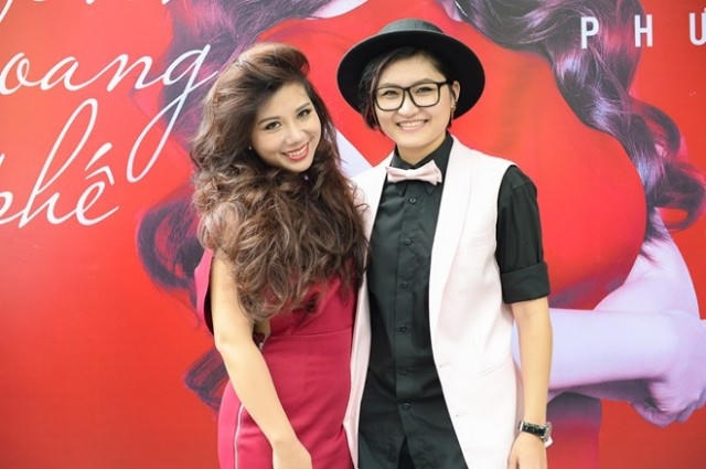 Hai trò cưng của Mr Đàm là Phượng Vũ và Vicky Nhung hứa hẹn sẽ mang lại nhiều bất ngờ trong Liveshow "Mãi mãi bên em".