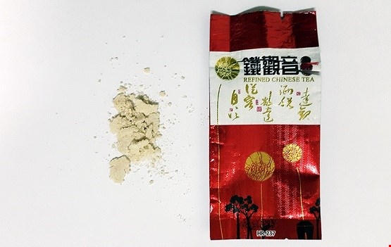 “Trà Sữa” dạng bột chứa trong các túi.