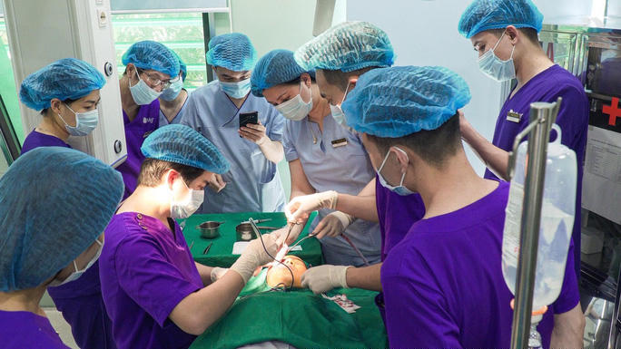 Nữ công nhân ở Bình Dương bị u máu ăn nửa mặt được phẫu thuật miễn phí - Ảnh 3.