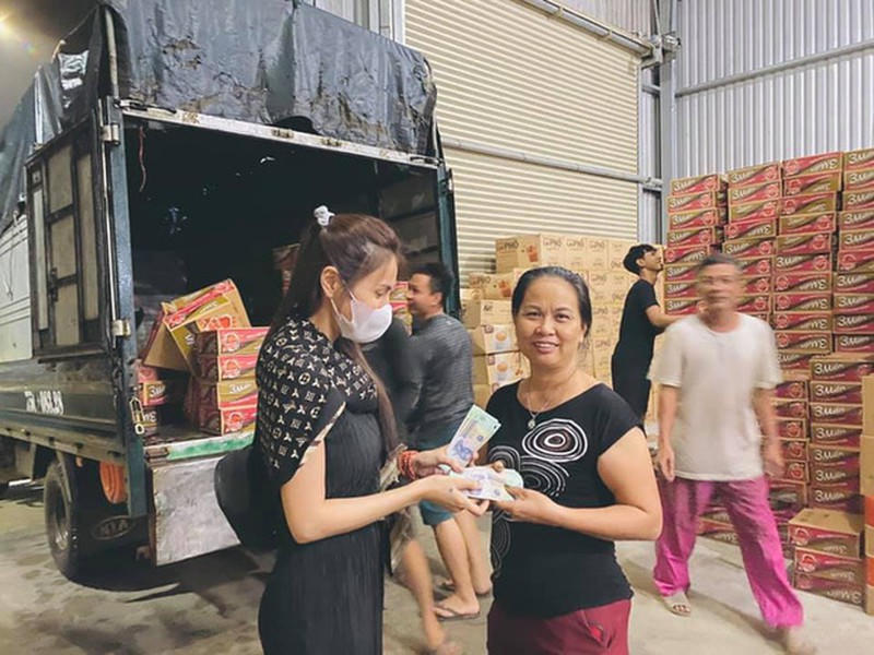 Tất cả các khoản chi tiêu, nữ ca sĩ đều chia sẻ minh bạch. Số tiền quyên góp hiện tại đã vượt qua con số 10 tỷ đồng. 