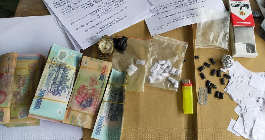 Khám xét nhà của Nguyễn Văn Chí, Công an huyện Thường Xuân thu giữ nhiều tang vật liên quan đến hành vi phạm tội