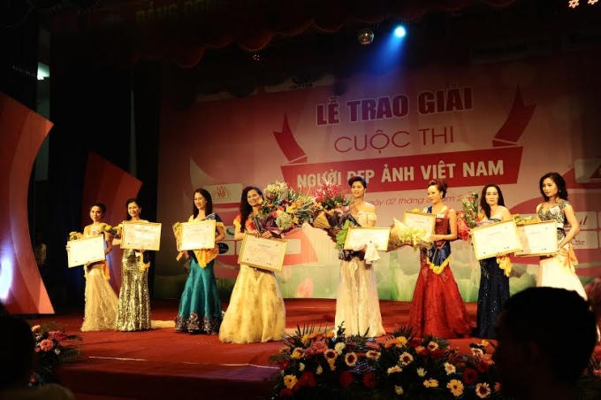 Tốp các thí sinh đạt giải trong đêm chung kết.