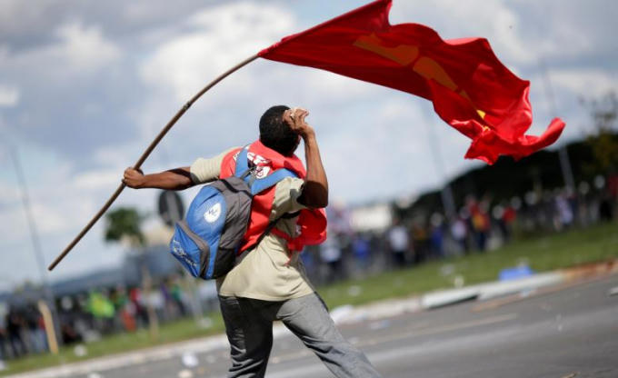 Chùm ảnh: Biểu tình, bạo động tại Brazil