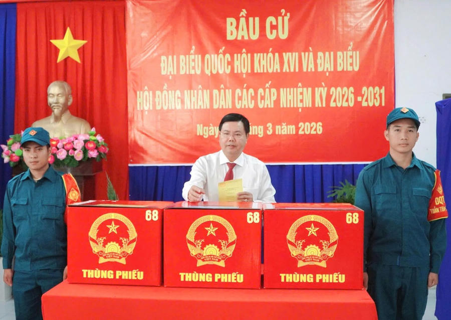 Ông Nguyễn Tiến Hải - Bí thư Tỉnh ủy An Giang - bầu cử tại Tổ Bầu cử số 68, đơn vị bầu cử số 6, phường Rạch Giá (An Giang).